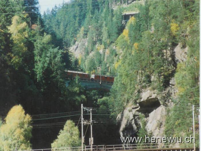 Gotthard 11.jpg - Güterzug auf der oberen Meienreuss - Brücke